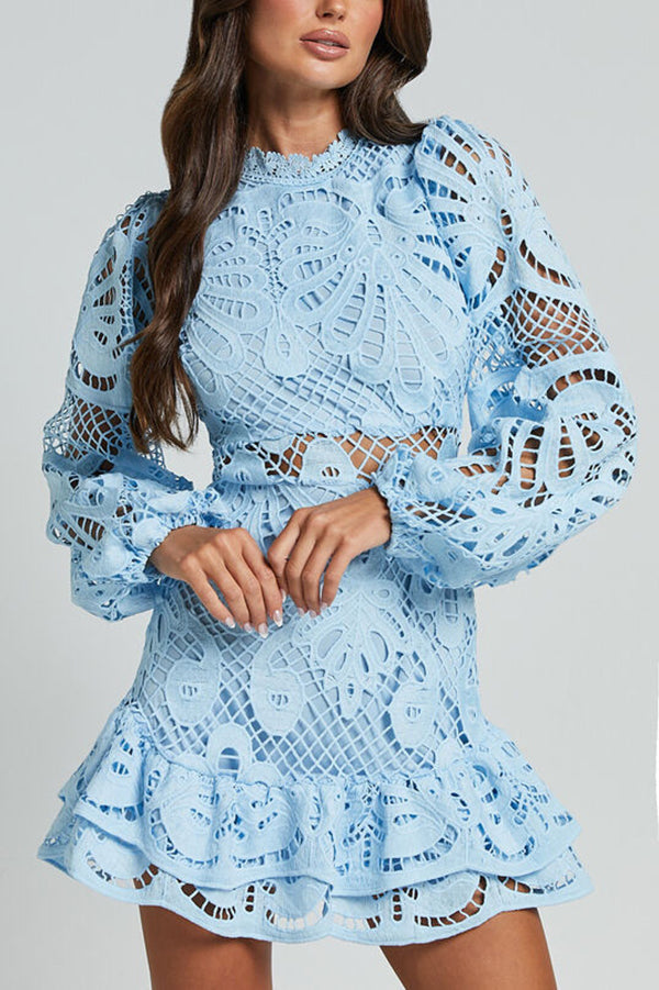 Vestido Isabela – Mini de Renda com Manga Longa e Cintura Ajustada