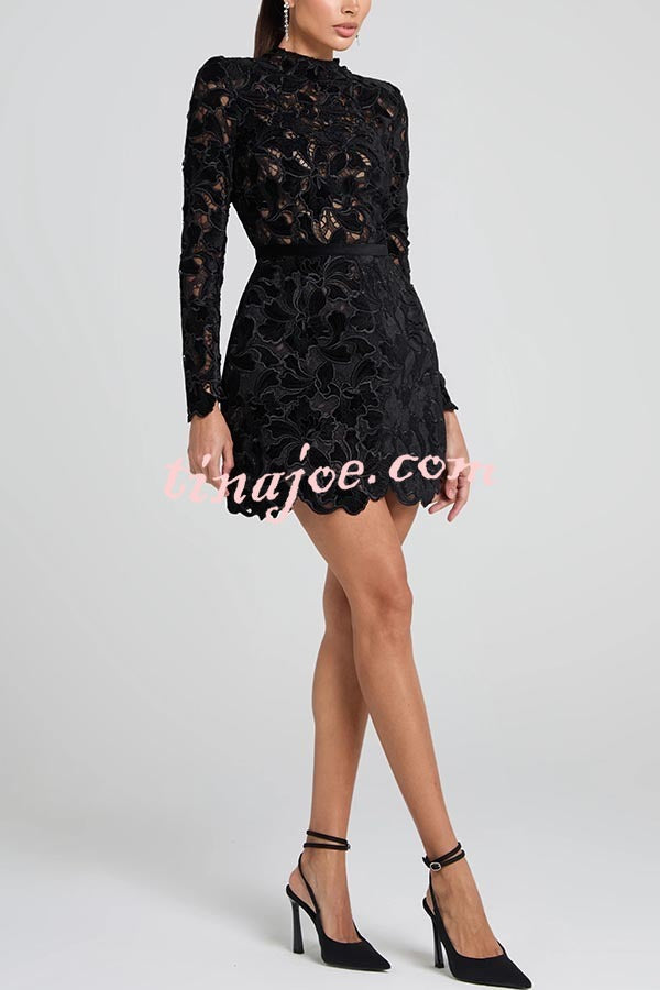 Vestido Lydia – Mini Tule com Renda Floral Bordada, Manga Longa e Cinto