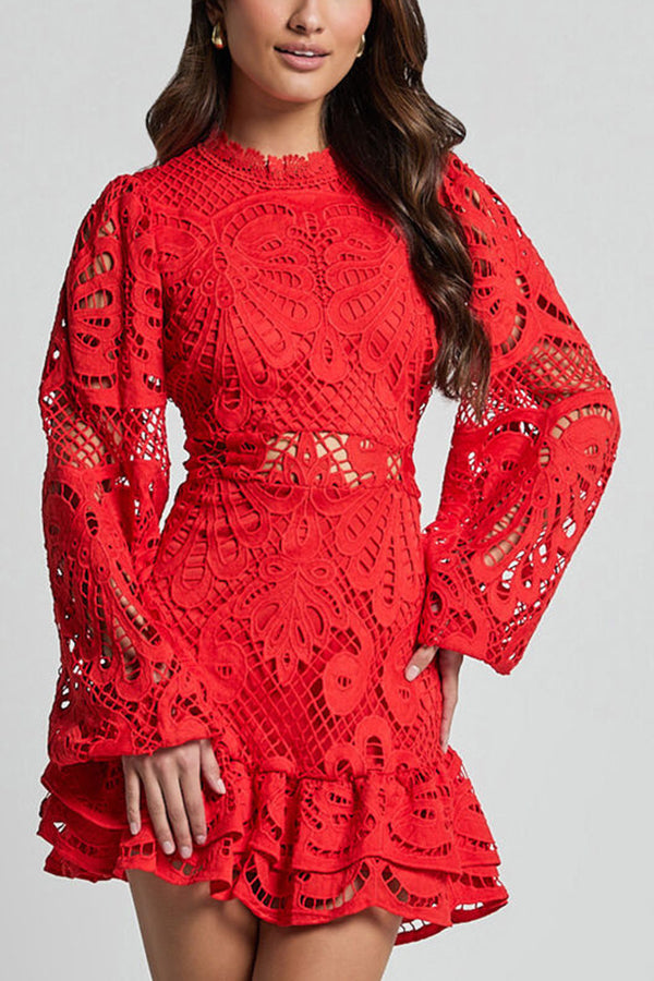 Vestido Isabela – Mini de Renda com Manga Longa e Cintura Ajustada
