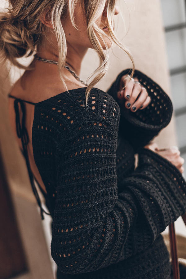 Vestido Beatriz – Mini de Tricot com Costas Abertas e Mangas Flare