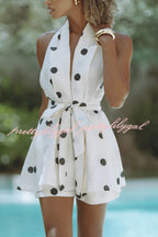 Conjunto Gabby – Colete Halter com Poá e Cinto de Anel Metálico com Shorts Soltos