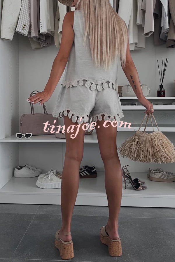 Conjunto Angie – Blusa Bordada Sem Manga + Shorts com Cintura Elástica
