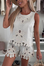 Conjunto Angie – Blusa Bordada Sem Manga + Shorts com Cintura Elástica