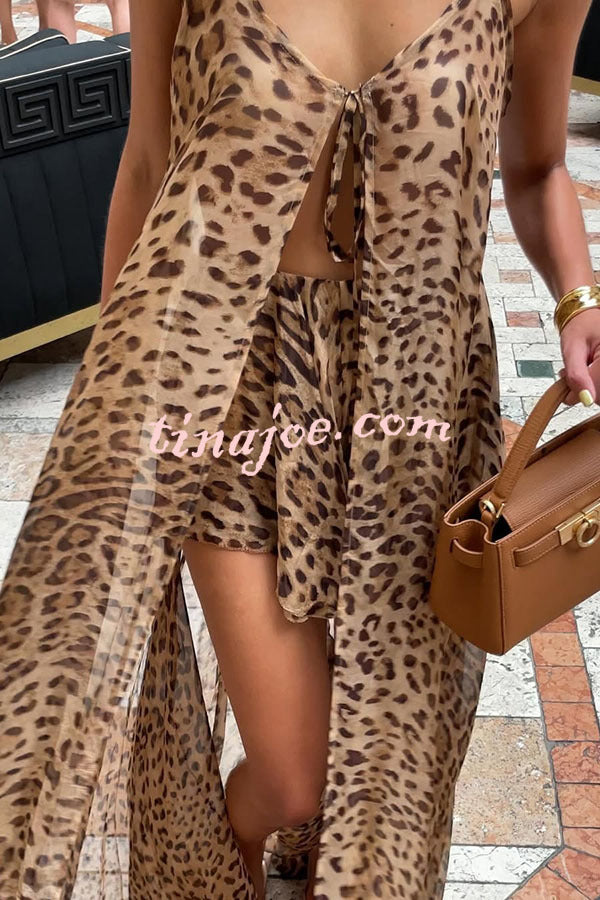 Conjunto Immerse – Blusa Midi Animal Print com Fenda e Shorts com Cintura Elástica