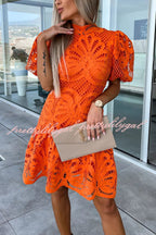 Vestido Doce Encanto – Mini com Manga Bufante e Renda de Crochê