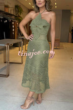 Vestido Iara – Maxi de Tricot Crochê com Design de Flor e Decote Halter