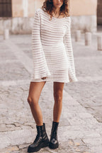 Vestido Beatriz – Mini de Tricot com Costas Abertas e Mangas Flare