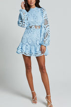 Vestido Isabela – Mini de Renda com Manga Longa e Cintura Ajustada