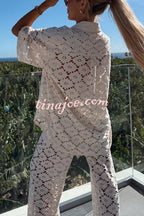 Conjunto Holiday – Camisa Rendada com Flores + Calça Pantalona com Cintura Elástica