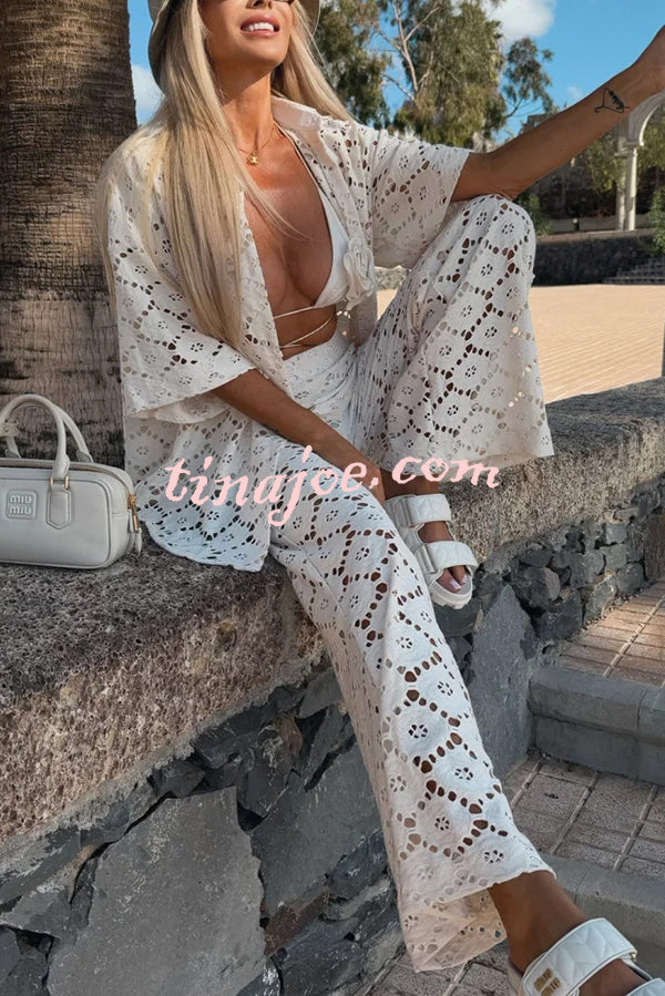 Conjunto Holiday – Camisa Rendada com Flores + Calça Pantalona com Cintura Elástica