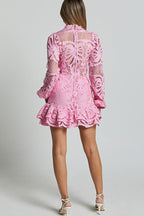Vestido Isabela – Mini de Renda com Manga Longa e Cintura Ajustada