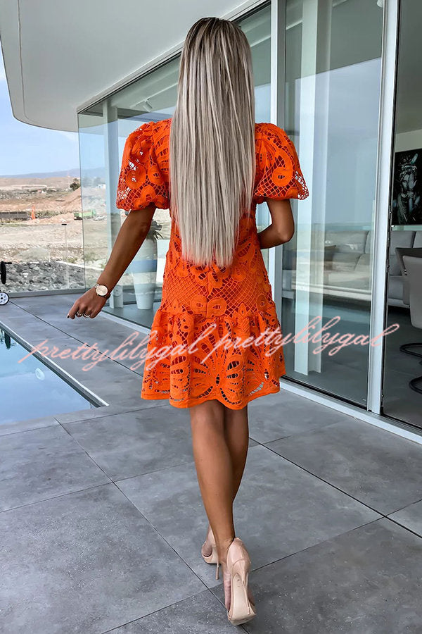 Vestido Doce Encanto – Mini com Manga Bufante e Renda de Crochê