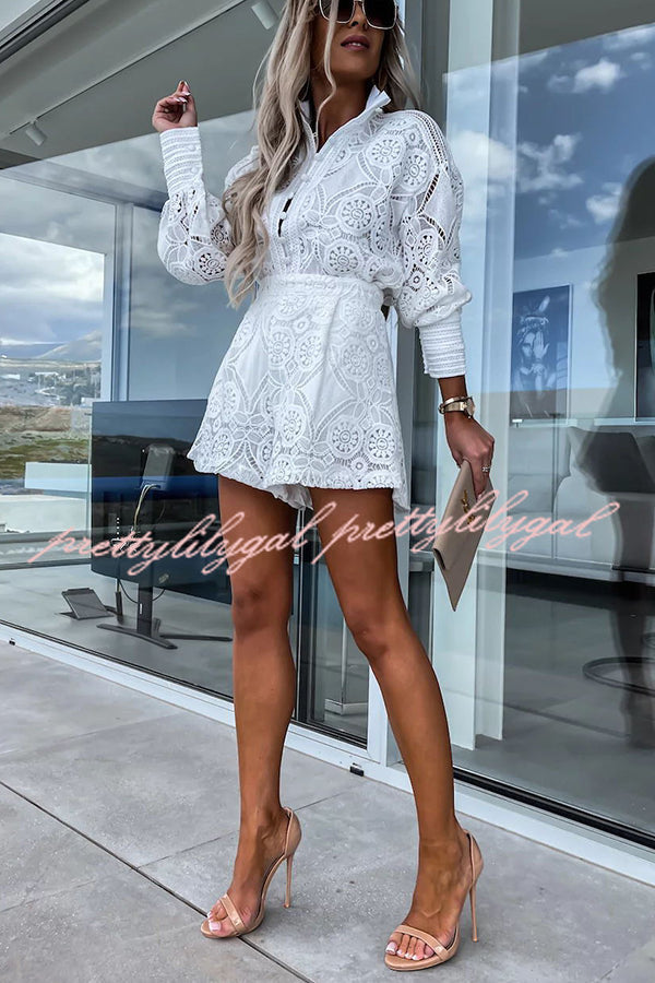 Conjunto Radiant Blessings – Blusa e Shorts de Renda de Crochê