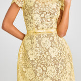 Vestido Priya Aurora – Renda Floral com Laço e Manga Curta