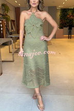 Vestido Iara – Maxi de Tricot Crochê com Design de Flor e Decote Halter