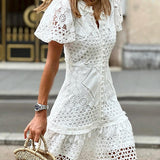 Vestido Beatriz – Mini de Renda de Crochê com Manga Puff e Botões