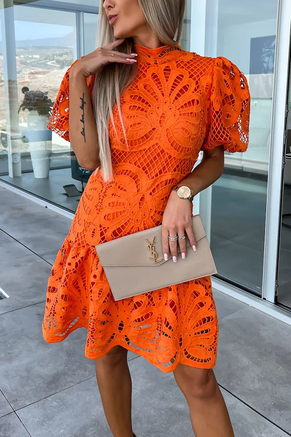 Vestido Doce Encanto – Mini com Manga Bufante e Renda de Crochê