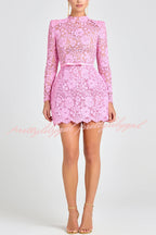 Vestido Priya Aurora – Renda Floral com Laço e Manga Curta