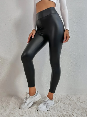 Calça em Couro Aveludada