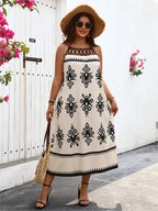 Vestido Plus Size Sem Mangas com Detalhes Vazados