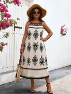 Vestido Plus Size Sem Mangas com Detalhes Vazados