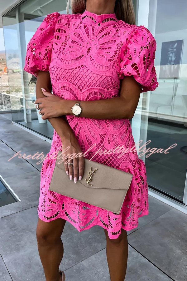 Vestido Doce Encanto – Mini com Manga Bufante e Renda de Crochê