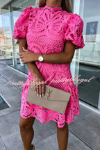 Vestido Doce Encanto – Mini com Manga Bufante e Renda de Crochê