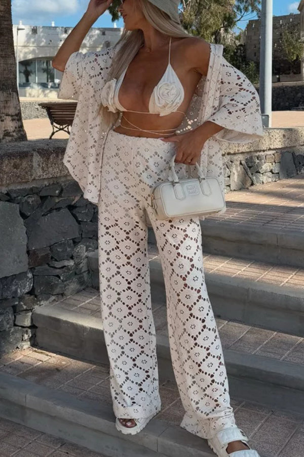 Conjunto Holiday – Camisa Rendada com Flores + Calça Pantalona com Cintura Elástica