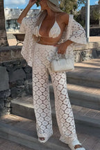 Conjunto Holiday – Camisa Rendada com Flores + Calça Pantalona com Cintura Elástica