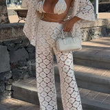 Conjunto Holiday – Camisa Rendada com Flores + Calça Pantalona com Cintura Elástica