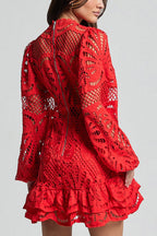 Vestido Isabela – Mini de Renda com Manga Longa e Cintura Ajustada