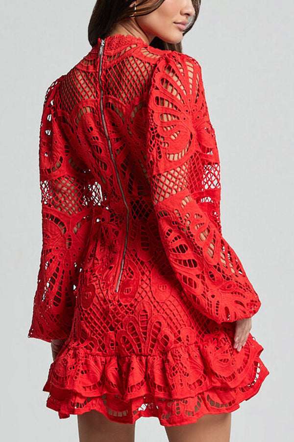 Vestido Isabela – Mini de Renda com Manga Longa e Cintura Ajustada