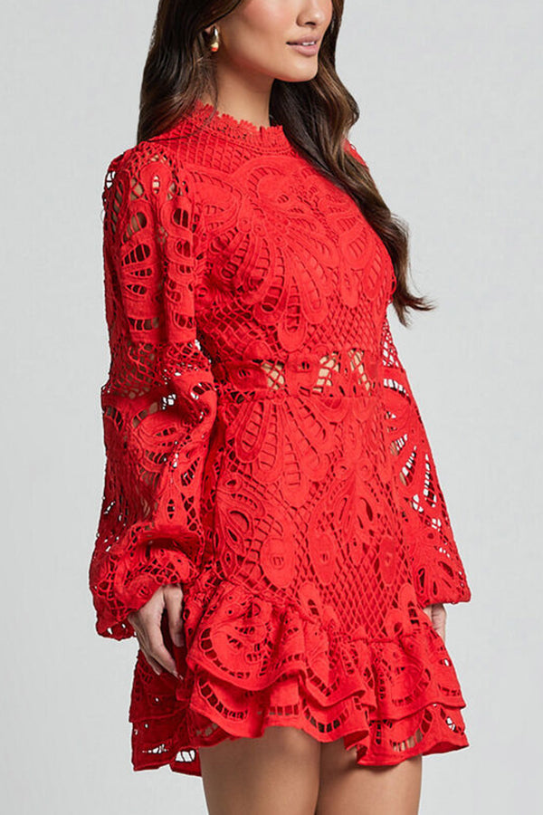 Vestido Isabela – Mini de Renda com Manga Longa e Cintura Ajustada