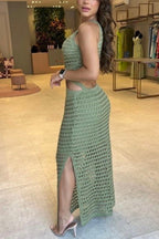 Vestido Isabella – Maxi com Recorte na Cintura, Textura Tricot e Detalhe de Anel Lateral