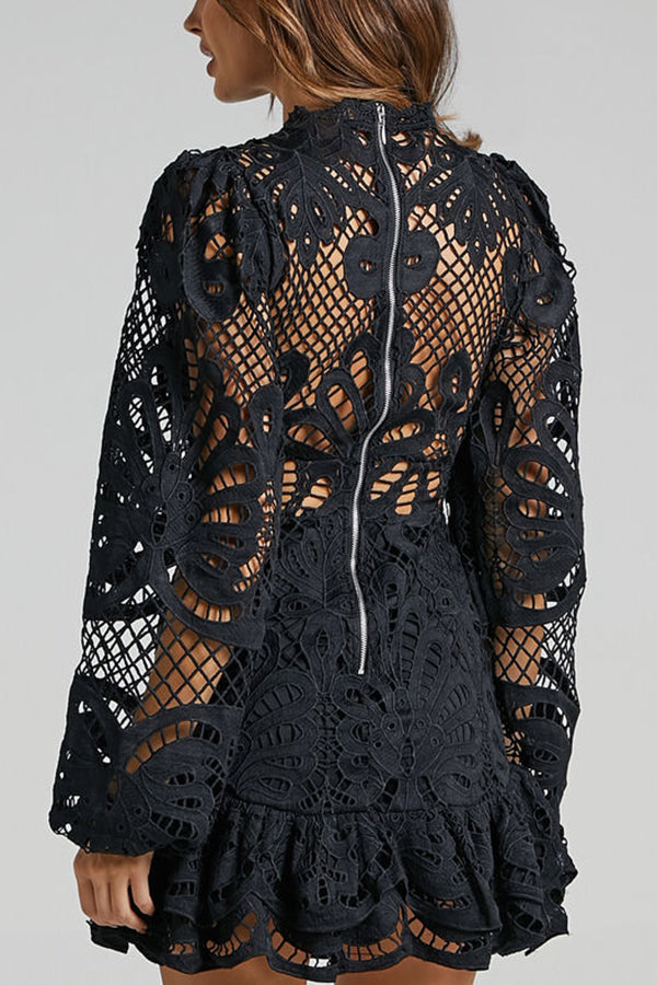 Vestido Isabela – Mini de Renda com Manga Longa e Cintura Ajustada