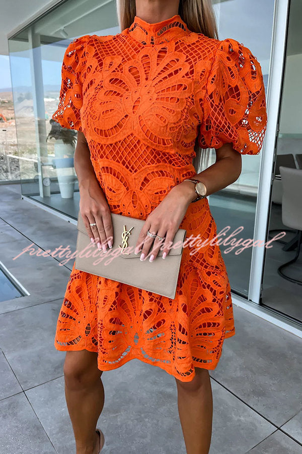 Vestido Doce Encanto – Mini com Manga Bufante e Renda de Crochê