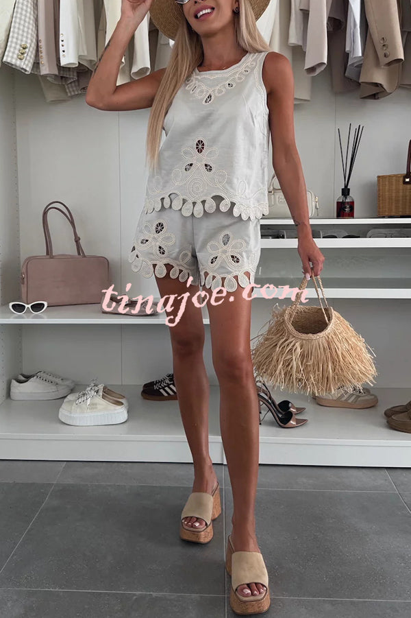 Conjunto Angie – Blusa Bordada Sem Manga + Shorts com Cintura Elástica