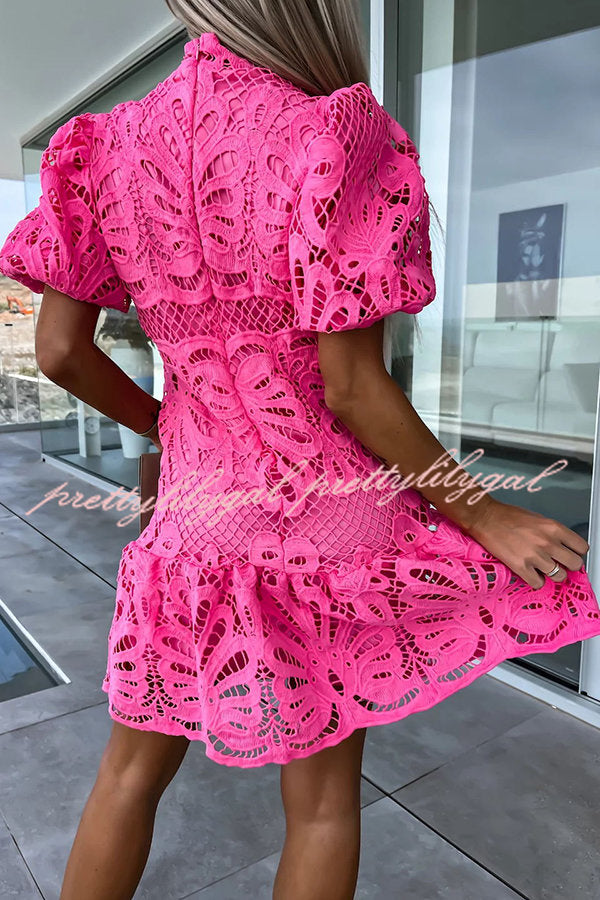 Vestido Doce Encanto – Mini com Manga Bufante e Renda de Crochê
